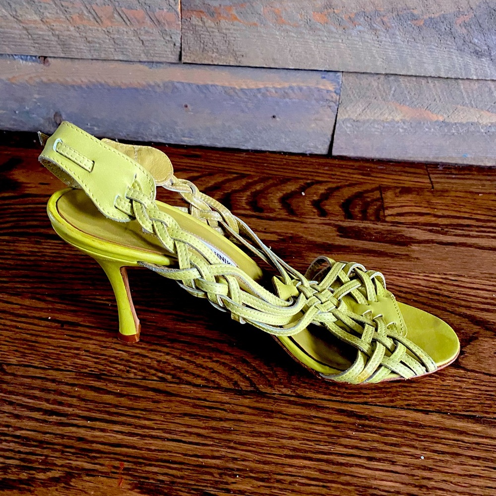 Manolo Blahnik yellow genuine suede heels. Good condition. Size 7 US/39 EURO